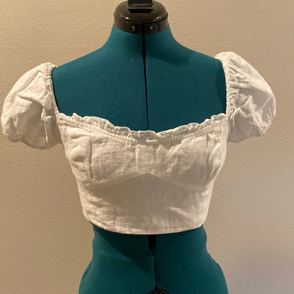 Aritzia Wilfred linen crop top in perfect condition!  Size small